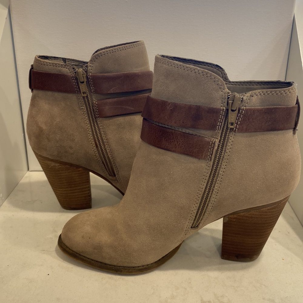 Gianni Bini Suede Ankle Boots / SZ 8